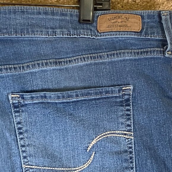 SIGNATURE by LEVI'S Womens Jeans Sz 24M Modern Slim 37x32 Blue Stretchy Denim - Picture 10 of 10